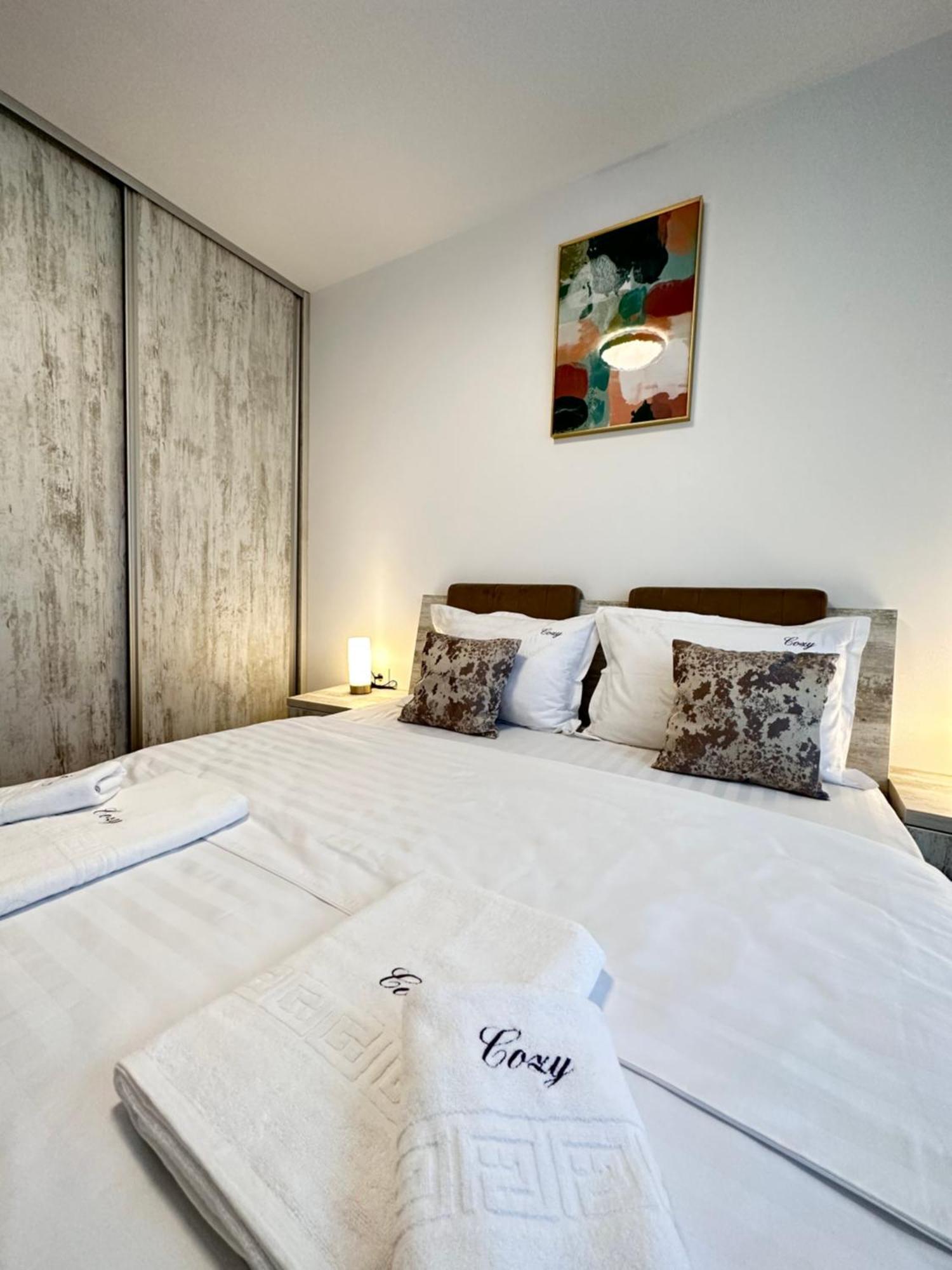 Deluxe Cozy Apartments - Coresi Mall #Brasov Braşov Exterior foto
